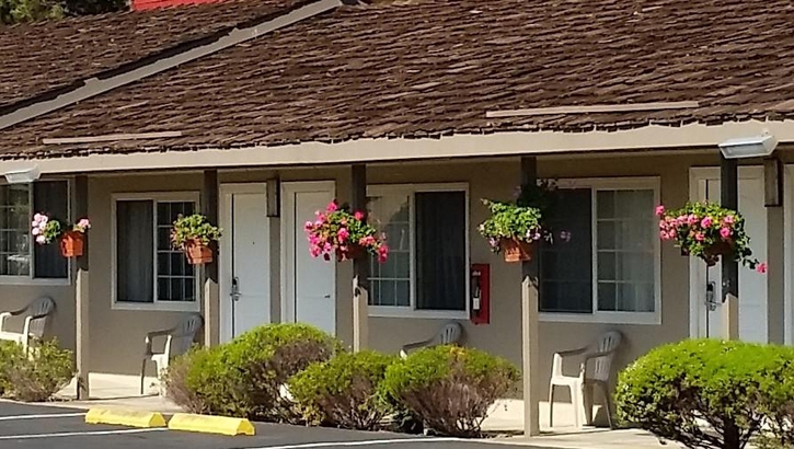 Lone Oak Lodge Monterey