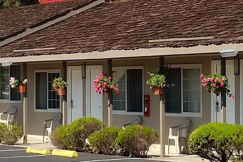 Lone Oak Lodge Monterey