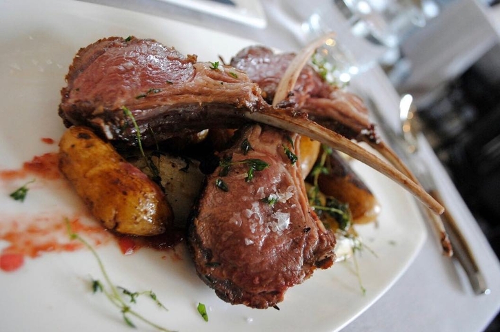 Seventh & Dolores Steakhouse - 7D